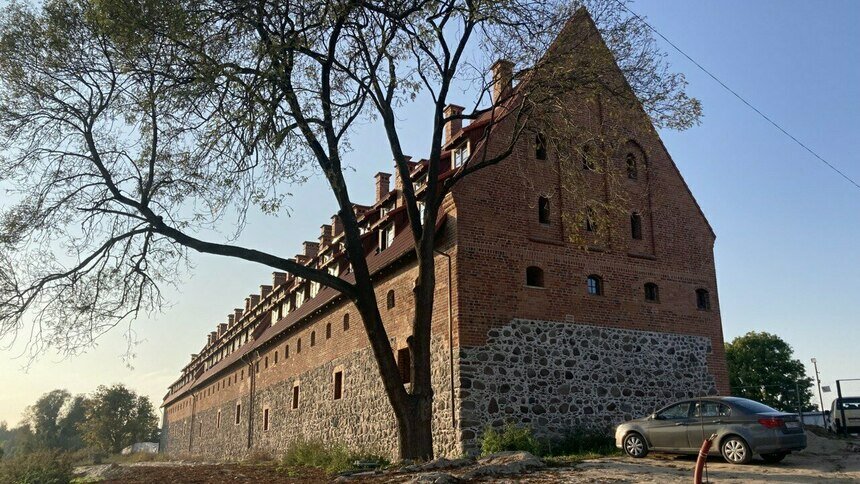 Клад под кладкой: в замке Прейсиш-Эйлау восстановили фундамент стены XIV века и ещё одного старинного здания  - Новости Калининграда | Фото: «Клопс»