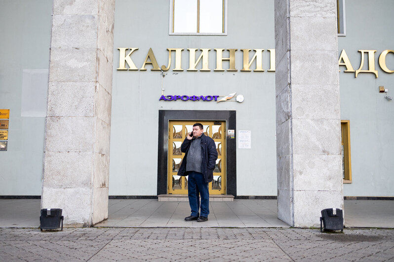 Авиакасса на площади Победы  | Фото: Александр Подгорчук / «Клопс»