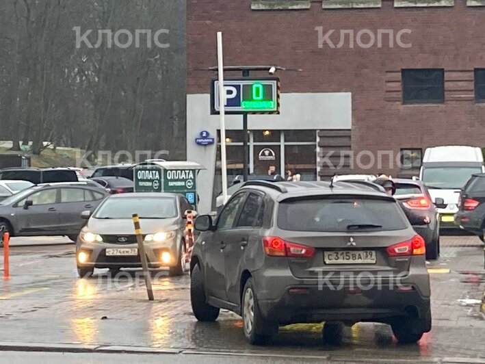 На парковках Калининграда началась предновогодняя лихорадка (фото)  - Новости Калининграда | Фото: очевидец 