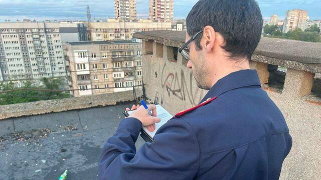 В Калининграде 13-летний подросток упал с крыши девятиэтажки и разбился