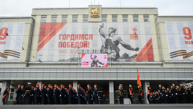 В Калининграде за парадом наблюдали ветераны (фоторепортаж)