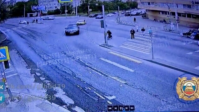 Наезд на ребенка попал на камеру (видео)