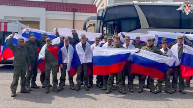 В РФ вернулась ещё одна группа российских военных с Украины (видео)