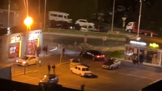 Калининградцы не спят по ночам из-за тусовок и разборок у алкомаркета под окнами жилого дома на Толстикова (видео)