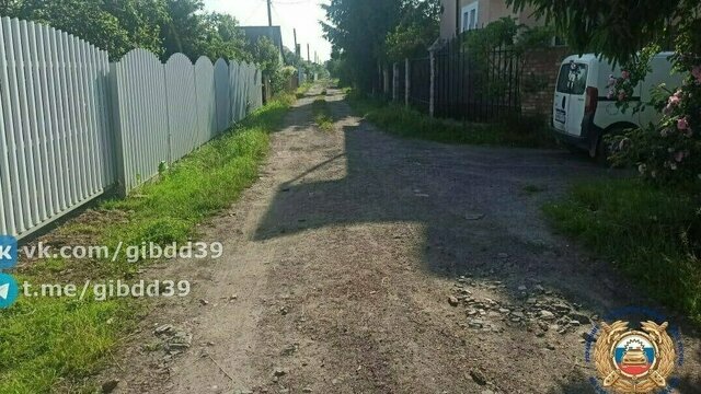 «Облила дерьмом с головы до ног»: обвинённый в наезде на соседку пенсионер из Нивенского судился с ней три года   