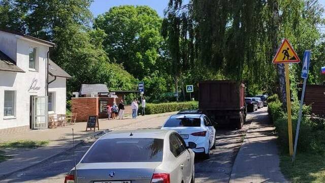 Закладывайте больше времени: на Куршской косе в Лесном начался ремонт дороги (фото; видео)