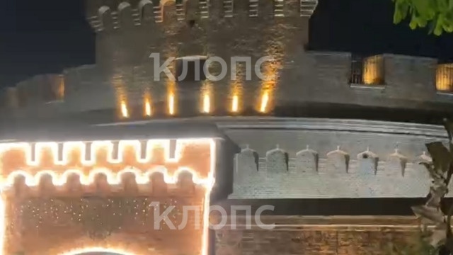 «Вот это сервис!»: у Музея янтаря ночью показывали порнографический фильм (видео)