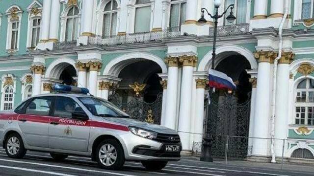 Житель Чебоксар пытался пронести в Эрмитаж 21 гильзу и боевой патрон