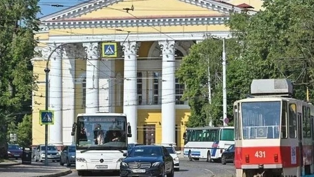Школьникам - скидка: в Калининграде с июля они смогут ездить на маршрутках по льготной цене