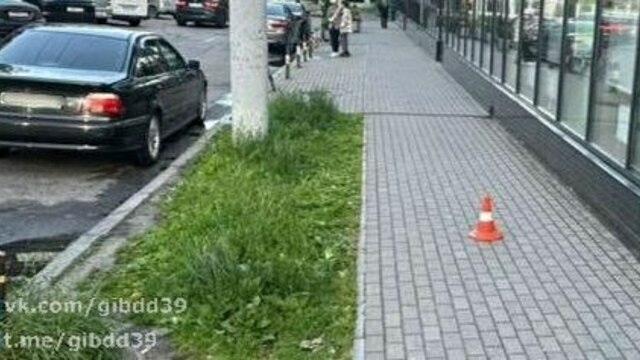 В Калининграде на улице Елены Ковальчук неизвестный велосипедист сбил 30-летнего пешехода
