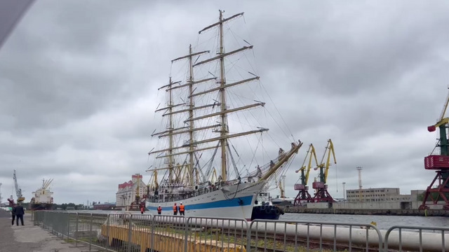 В калининградский порт зашёл легендарный фрегат «Мир» (фото, видео) 