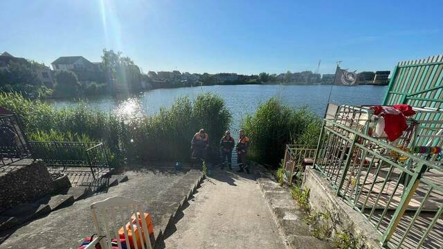Трагедия под Калининградом: 4-летняя девочка утонула в озере на территории садового общества 