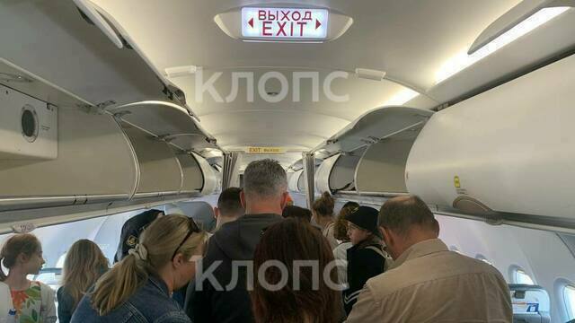 «Мы больше двух часов сидели в салоне самолёта уже после посадки!»: калининградцы рассказали о ситуации в московском Шереметьево
