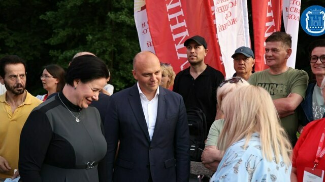 «Калининградцы, спасибо за вашу любовь»: Дятлова и Беспрозванных посетили День города (фото)