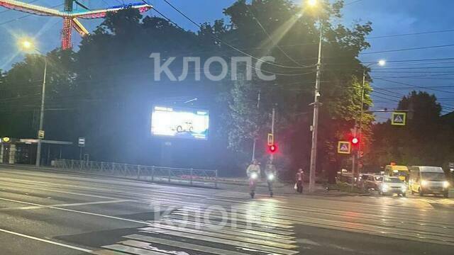 200 секунд красный: перекрёстки в районе Советского проспекта встали в пробке и спровоцировали калининградцев на опасные нарушения