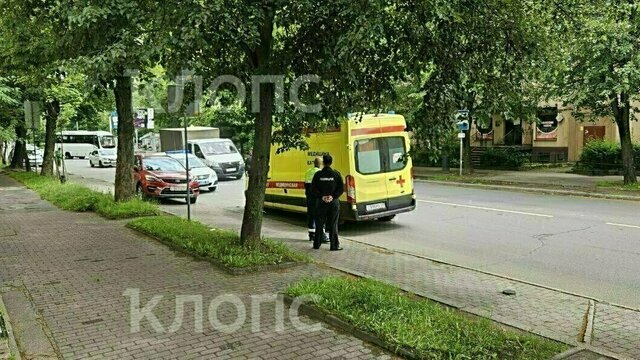 Оставила ребёнка с дедушкой, а сама ушла: в Калининграде полицейские нашли маму мальчика, который выпал из окна