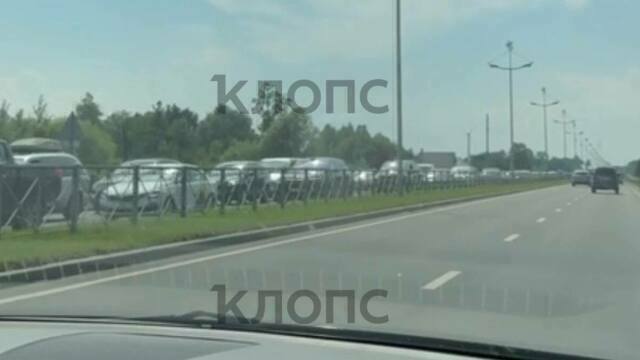 Почти пять километров: на Приморском кольце собралась пробка со стороны выезда из Калининграда (видео)