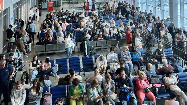 В Храброво отменяют рейсы - билеты не обменять, деньги просто возвращают