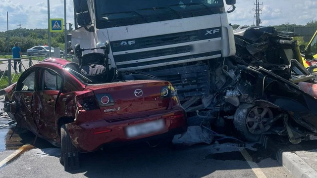 В жуткой аварии на Большой Окружной в Калининграде пострадали 8 человек