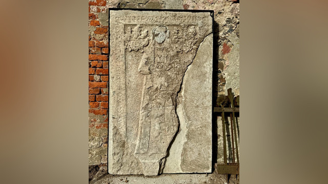 Современник Шекспира: в кирхе Рудау под Зеленоградском нашли фрагмент эпитафии, которому более 400 лет