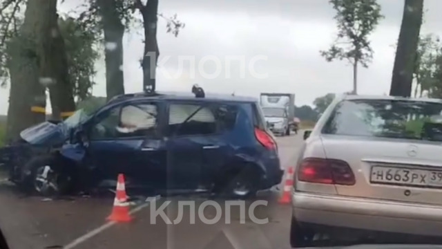 В Знаменске легковушка попала в аварию, на дороге образовалась пробка (видео) 