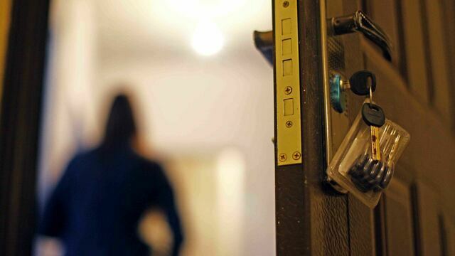 Россиянам напомнили, что за шумную уборку квартиры по вечерам может прилететь штраф