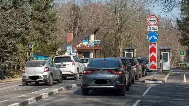 На Куршской косе оштрафуют за разговор за рулём