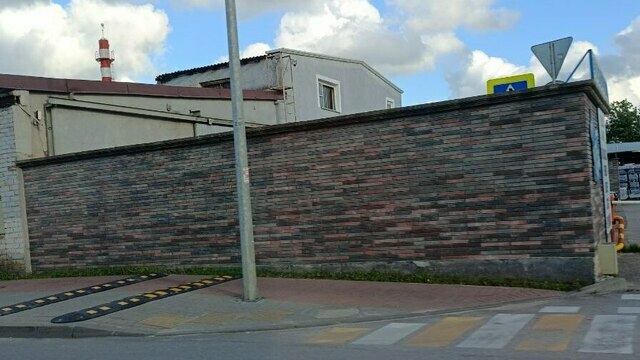 На велопешеходной дорожке в конце Гагарина появились «лежачие полицейские», мнения калининградцев разделились (фото)