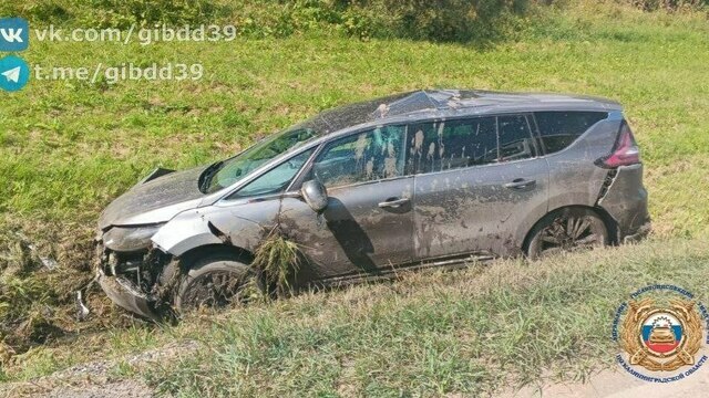 Водителю стало плохо за рулём: под Черняховском автомобиль через встречку вылетел в кювет