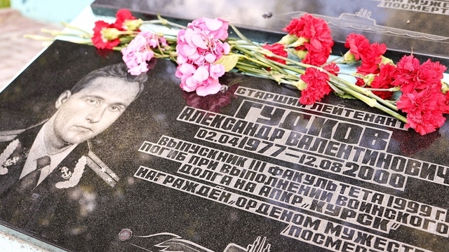 «Женщины на коленях молились, чтобы их спасли»: отец погибшего на «Курске» калининградца — о ЧП, потрясшем всю страну  