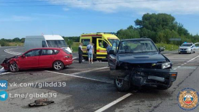 Водитель Nissan не уступил дорогу Mazda: подробности ДТП на пересечении Южного обхода и Аллеи Смелых