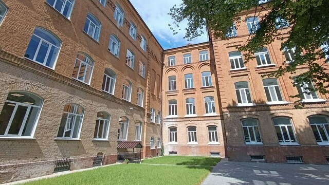 Беспрозванных предложил «отойти от старины» при ремонте фасада школы №12  
