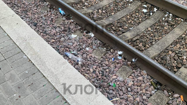 «Вертеп натуральный»: под Калининградом подростки и пьяницы превратили ж/д платформу в помойку (фото)