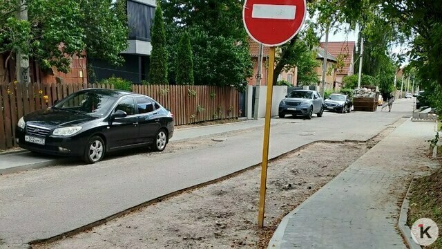«То понос, то золотуха»: в Калининграде застопорился ремонт улицы, мэрия и жители называют разные причины