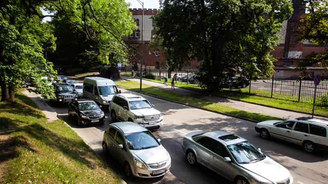 В центре Калининграда отремонтируют тротуар, на который часто жалуются горожане и туристы 