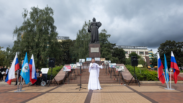 В центре Калининграда прошла акция памяти жертв Беслана (фоторепортаж)