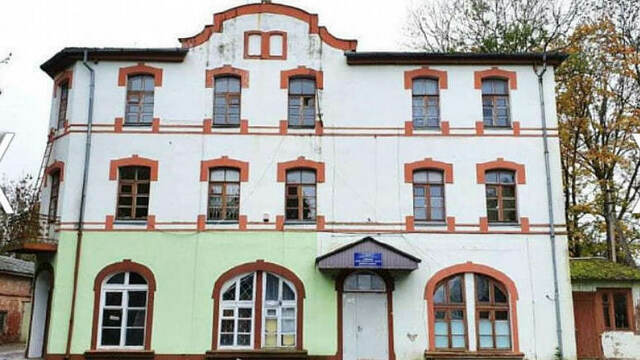 В Правдинске отремонтируют старинный привокзальный отель, ставший больницей 