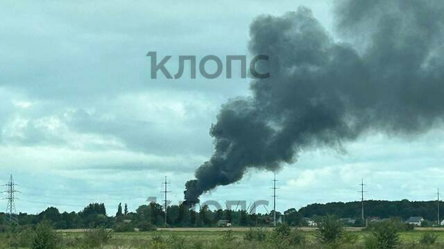 В Зеленоградском округе загорелась крыша строящегося дома (видео)
