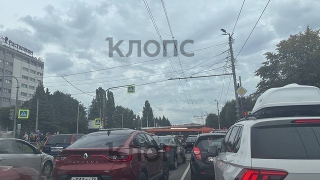 В центре Калининграда водители оказались заблокированными на перекрытых улицах из-за легкоатлетического марафона  