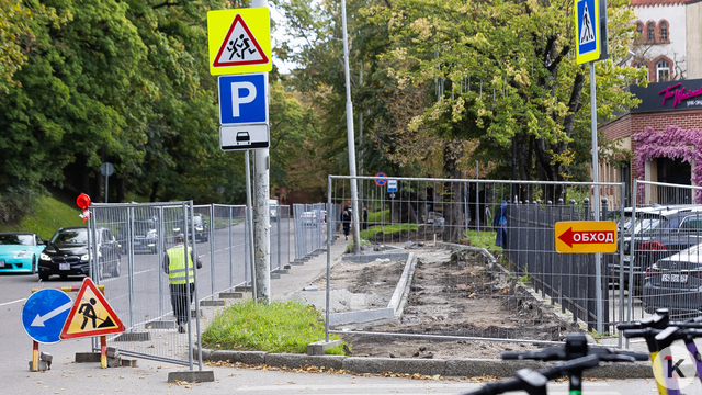 В Калининграде начался ремонт многострадального тротуара на Литовском валу (фоторепортаж)