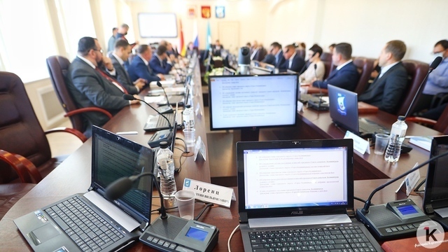 Депутат Заксобрания устроил разнос в горсовете: на окраинах Калининграда 15 лет ждут ремонта дорог