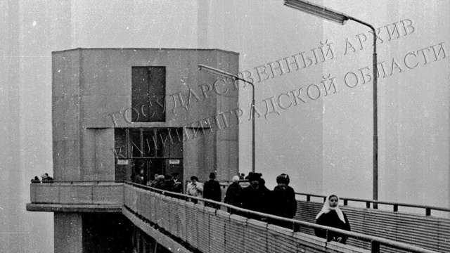 Раньше тоже был лифт, но без панорамного вида: в госархиве показали механический подъёмник на набережной Светлогорска