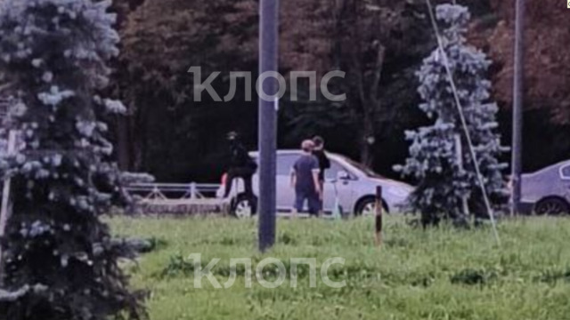 «Нахально улыбнулся и швырнул в лицо что-то белое»: в центре Калининграда подростки поиздевались над 58-летней женщиной (видео)  