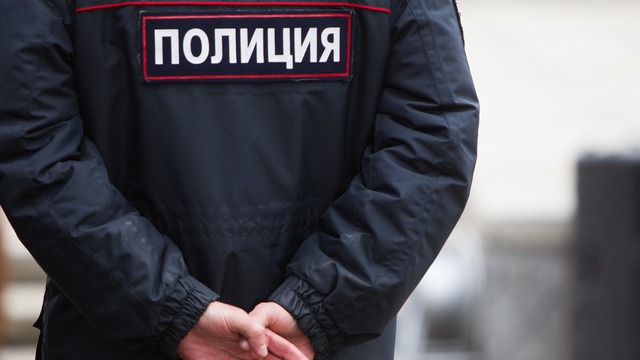 В Калининграде полиция выяснила обстоятельства инцидента на Артиллерийской, где дети искупали мальчика в луже