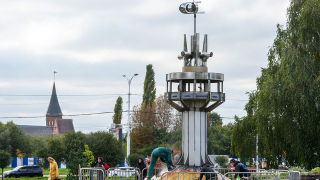 Ремонт часов с мозаикой на Нижнем озере в Калининграде