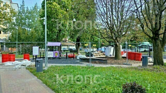 Детскую площадку на Соммера «укатали» раньше срока, пришлось всё менять  