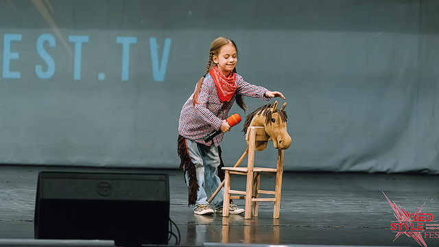 От песен внутри – щекотка