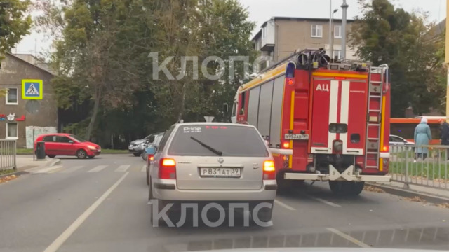 В Калининграде на пересечении Батальной и Автомобильной столкнулись мотоцикл и легковушка (видео)