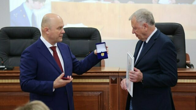 В Калининградском областном суде проводили в почётную отставку заместителя председателя суда Николая Ларина