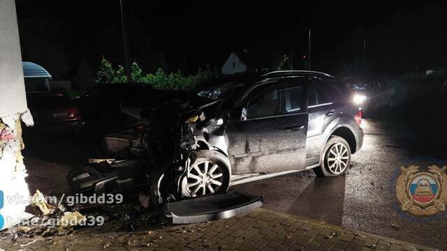 Под Калининградом пьяный водитель Mercedes врезался в здание железнодорожной станции (фото)  